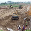 A stretch of the Belt Road No. 4 project in Hoai Duc district, Hanoi, under construction (Photo: VNA)