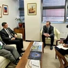 Ambassador Dang Hoang Giang (second, left), Permanent Representative of Vietnam to the UN, meets with Vladimir Jares (second, right), Director of the UN Division for Ocean Affairs and the Law of the Sea, in New York. (Photo: VNA)