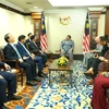 At the meeting between NA Vice Chairman Nguyen Khac Dinh and Speaker of the Malaysian House of Representatives Johari Bin Abdul in Kuala Lumpur on August 9 (Photo: VNA)