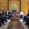 The meeting between Chairman of the Long An provincial People’s Council Nguyen Van Duoc (right) and Belarusian Consul General in Ho Chi Minh City Ruslan Varankou on August 22 (Photo: VNA)