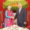 Party General Secretary and State President To Lam (right) welcomes President of the Australian Senate Sue Lines in Hanoi on August 27. (Photo: VNA)