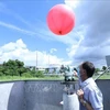 A weather balloon is released from the Lang Son agricultural meteorological station in Lang Son province to measure wind direction and speed. (Photo: VNA)