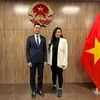 Permanent Representative of Vietnam to the UN Ambassador Dang Hoang Giang (left) meets with Amanda Nguyen, the first woman of Vietnamese origin to fly into space. (Photo: VNA)