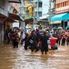 Rescuers help residents in an area hit by Typhoon Yagi-triggered flooding in Mae Sai town of Chiang Rai province, Thailand, on September 11, 2024. (Photo: Reuters/VNA)