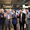 Vietnamese Ambassador to the RoK Vu Ho (second from right), the RoK’s Minister of SMEs and Startups Oh Young-joo (centre), and other guests during their visit to the Kyungdong market in Seul on September 13. (Photo: VNA)