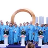 Leaders of HCM City and nearly 40 foreign localities pose for a photo in front of the international friendship symbol on September 24. (Photo: VNA)