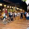 Tourists explore a rural market space and folk games as part of a tour to enjoy real-life show “The Quintessence of Tonkin”. (Source: Fanpage of “The Quintessence of Tonkin”)