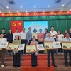 The project on sustainable coastal community development, supported by Thai experts, is handed over to five tourism entities in Binh Dai district, Ben Tre province, on October 15. (Photo: VNA)