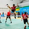 Phung Manh Tu and Phan Thi Quynh Lien of Vietnam (right) seen in an attack in the mixed doubles of the World Shuttlecock Championship. They defeated a Chinese pair to take gold. (Photo: Vietnam Sports Team)