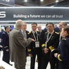 Members of the Vietnamese delegation listen to an expert from the Thales group introducing new naval weapons and technologies at Euronaval 2024. (Photo: VNA)