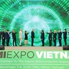 Participants in a ceremony announcing the cooperation among the National Innovation Centre, the Semiconductor Industry Association, and partners to develop the semiconductor industry in Vietnam. (Photo: VNA)