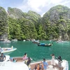 Tourists in Maya Bay of Thailand (Source: VNA)