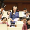 Deputy Chu Thi Hong Thai of Lang Son province raises a question at the Q&A session. (Photo: VNA)