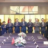 NA Chairman Tran Thanh Man (fifth from left), Governor of Nagasaki prefecture Oishi Kengo (sixth from left), Mayor of Nagasaki city Suzuki Shiro (seventh from left), and other officials at the meeting on December 6 (Photo: VNA)