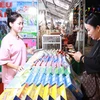 Des visiteurs à la Foire du commerce et du tourisme - Pont transasiatique - Quang Tri 2024. Photo: VNA