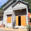 Une nouvelle maison est construite dans le cadre du programme d'élimination des logements temporaires et délabrés dans tout le pays. Photo: VNA