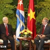 Entretien entre le secrétaire général du Comité central du Parti communiste du Vietnam (PCV), Nguyen Phu Trong (gauche), et le premier secrétaire du Parti communiste de Cuba, Raul Castro Ruz, le 29 mars 2018 à La Havane. Photo : VNA