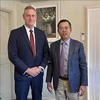 L'ambassadeur du Vietnam en Australie, Pham Hung Tam (droite) et le président du Conseil d'affaires Australie-Vietnam du Queensland, Simon White. Photo: VNA