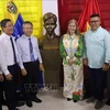 Cérémonie d'inauguration du buste du héros Nguyen Van Troi dans l’école Graciela Navas Tovar à Caracas. Photo: VNA