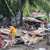 Une maisont est détruite après le passage de la tempête Trami dans la province de Batangas, aux Philippines, le 25 octobre. Photo : Xinhua/VNA