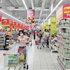 Des personnes font des achats dans un supermarché Go à Bac Giang. Photo: baobacgiang.vn