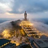 La statue de Bouddha Tây Bô Da Son sur le mont Ba Den. Photo: Daniel Kordan/Daily Mail