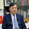 L'ambassadeur du Vietnam à Singapour, Mai Phuoc Dung, répond à une interview accordée au correspondant de l'Agence vietnamienne d'Information à Singapour. Photo: VNA