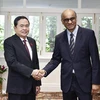 Le président de l'Assemblée nationale du Vietnam, Tran Thanh Man (gauche), et le président singapourien Tharman Shanmugaratnam. Photo: VNA