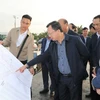 El presidente del Comité Popular Provincial de Quang Ninh, Cao Tuong Huy, inspeccionó las tareas de construcción e inversión en infraestructura en la comuna de Quang Yen. (Fuente: Quangninh.gov.vn)