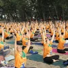 Más de 600 personas celebran el Día Internacional de Yoga en Binh Thuan. (Fuente:VNA)