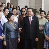 Presidente del Parlamento vietnamita recibe a delegaciones de mujeres de Laos y Camboya