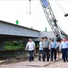 Premier de Vietnam verifica calidad de construcción de autopista Can Tho- Ca Mau. (Fuente:VNA)