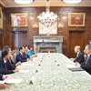 Panorama del encuentro entre el canciller vietnamita, Bui Thanh Son, y el vicepresidente del Senado de Japón Nagahama Hiroyuki. (Fuente:VNA)