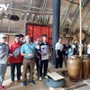 Los jóvenes aprendiendo de la cultura tradicional de los Ede. (Fuente:vovworld.vn)