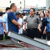 El primer ministro vietnamita, Pham Minh Chinh, inspecciona labores de prevención, control e implementación de soluciones en aras de superar las concecuencias del supertifón Yagi en Quang Ninh. (Fuente:VNA)