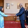 Trinh Thi Tam, embajadora de Vietnam en Sri Lanka, concurrente en Maldivas, entregó las cartas credenciales al presidente de la República de Maldivas, Mohamed Muizzu. (Fuente:VNA)