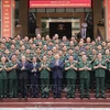 El secretario general del Partido Comunista y presidente de Vietnam, To Lam, con gerentes del Ministerio de Defensa y la Academia de Defensa Nacional. (Fuente:VNA)