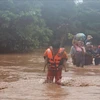 Equipos de rescate ayudan a evacuar a personas de zonas inundadas en Nay Pyi Taw, Myanmar, el 12 de septiembre de 2024. (Fuente: Xinhua/VNA)