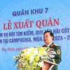 El primer coronel Thai Thanh Duc, subjefe del Comité Directivo 515 de la Región Militar 7 habla en el evento. (Fuente: VNA)