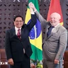 El primer ministro vietnamita, Pham Minh Chinh, (I) se reunió con el presidente brasileño, Lula da Silva, en mayo de 2023. (Fuente: VNA)