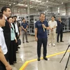 El presidente de la Asamblea Nacional de Armenia, Alen Simonyan, y su comitiva se encuentran en la compañía de fabricación y ensamblaje de automóviles Hyundai Thanh Cong. (Fuente: VNA)