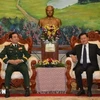 El ministro de Defensa de Vietnam, general Phan Van Giang, fue recibido por el secretario general del Partido Popular Revolucionario y presidente de Laos, Thongloun Sisoulith. (Fuente: VNA)