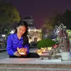 Con motivo del 70º aniversario de la Victoria de Dien Bien Phu, se encendieron velas el 4 de mayo en el Cementerio de los Mártires A1 en la provincia de Dien Bien en homenaje a los soldados caídos (Foto: VNA)