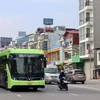 Hanoi ha implementado más rutas de autobuses eléctricos para reducir las emisiones de gases de efecto invernadero. (Fuente: Vietnam+)