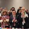 El miembro del Comité Central del Partido Comunista de Vietnam y el subjefe de su Comisión de Propaganda y Educación, Le Quoc Minh, (en el centro) participa en la XXVIII conferencia internacional “Partidos políticos y una nueva sociedad” en la Ciudad de México. (Fuente: VNA)