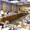 Delegación de los diputados a la Asamblea Nacional de Hanoi discute en grupo. (Fuente: VNA)