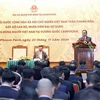 El presidente de la Asamblea Nacional de Vietnam, Tran Thanh Man, habla en una reunión con el personal de la Embajada de Hanoi y representantes de la comunidad coterránea en Camboya. (Foto: VNA)