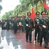 为在柬埔寨牺牲的烈士遗骸举行追悼会及安葬仪式。图自越通社