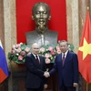 俄罗斯联邦总统弗拉基米尔·普京与国家主席苏林亲切握手。图自越通社