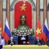 普京总统和苏林主席见证两国合作协议签署仪式。图自越通社